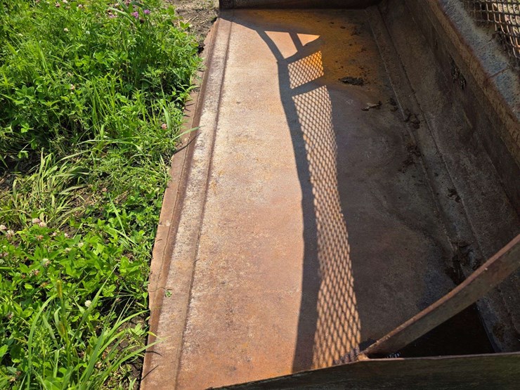 7’-skid-loader-bucket,-weld-on-edge-image-5