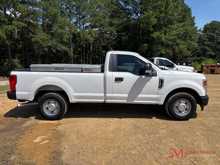 2022-ford-f250-xl-image-2