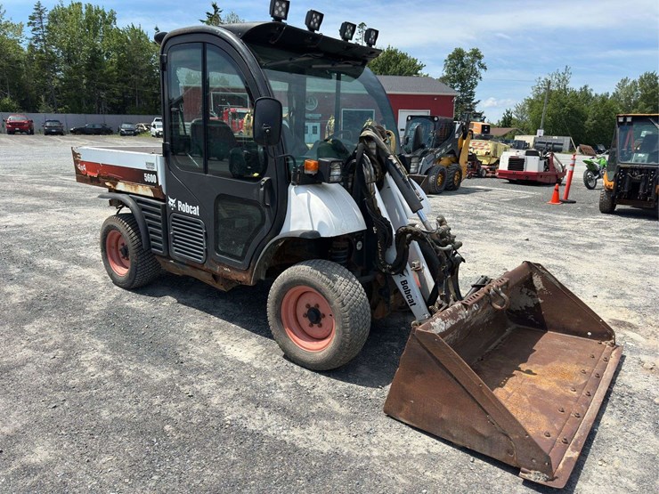 2012-bobcat-5600-side-by-side-4x4-with-hydraulic-dump-and-high-flow-hydraulic-loader-image-2