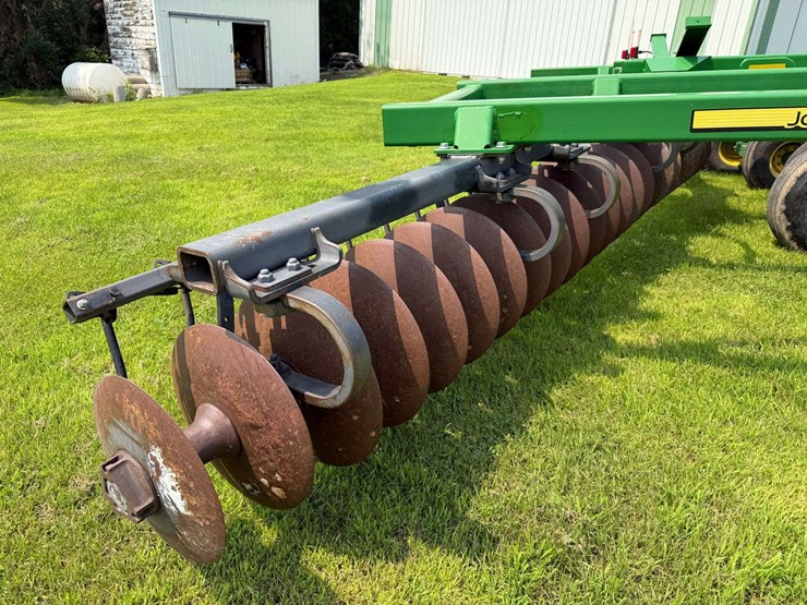 2013-john-deere-2623-image-32