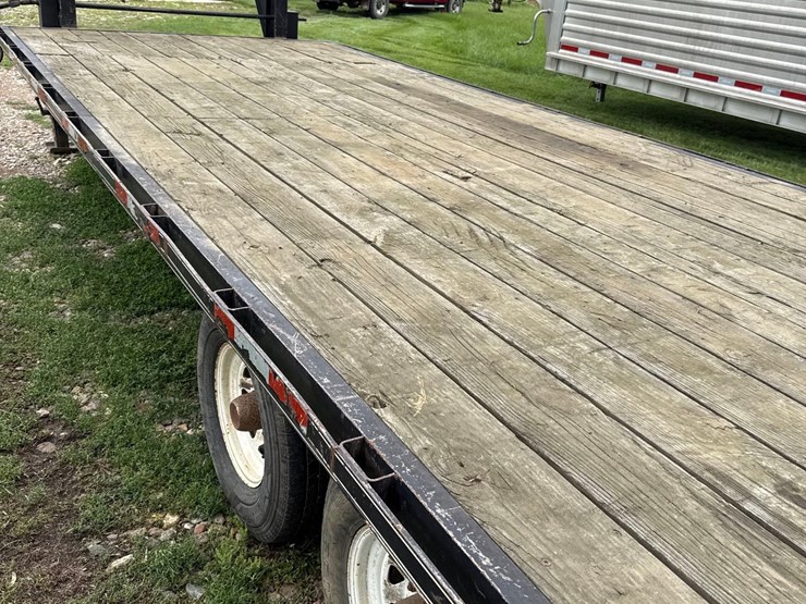 1994-dct-dressen-8ft-x-26ft-gooseneck-flatbed-trailer-image-7
