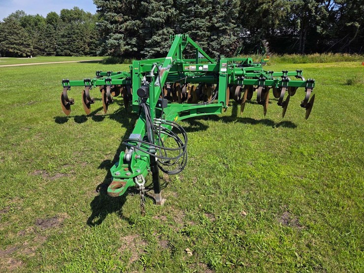 2016-john-deere-18-image-2