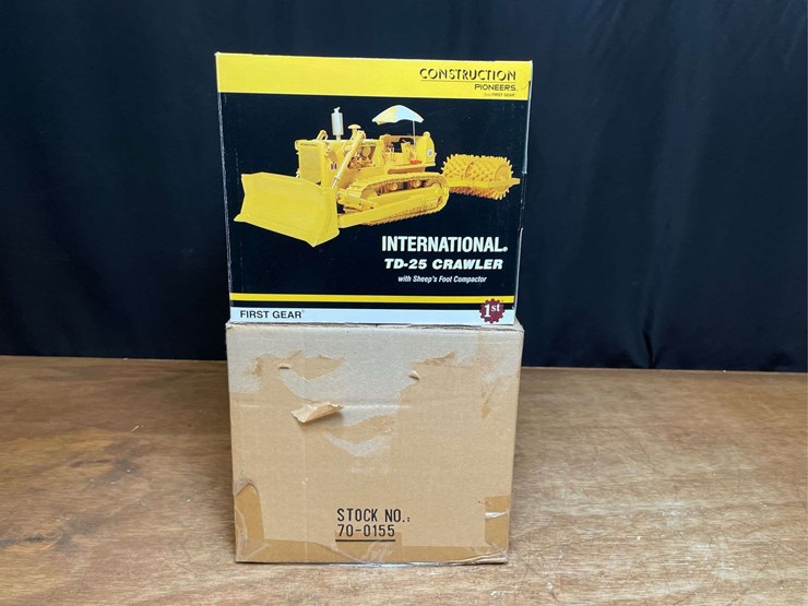 1/25-ih-td25-crawler-w/sheep's-foot-nib-1st-gear-image-10