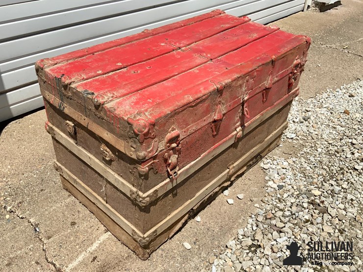 antique-trunk-image-3