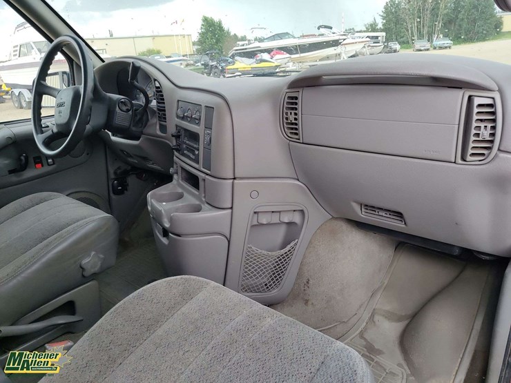 1998-gmc-safari-image-11