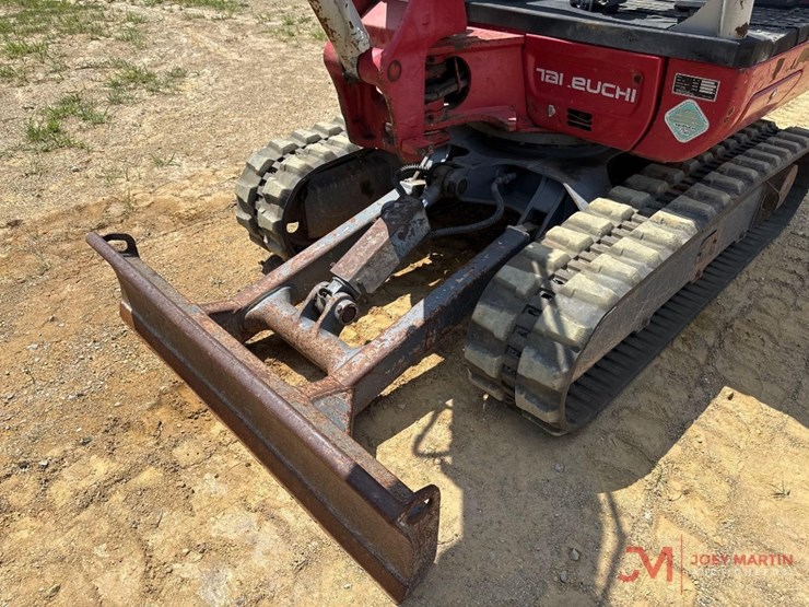 2019-takeuchi-tb230-image-13