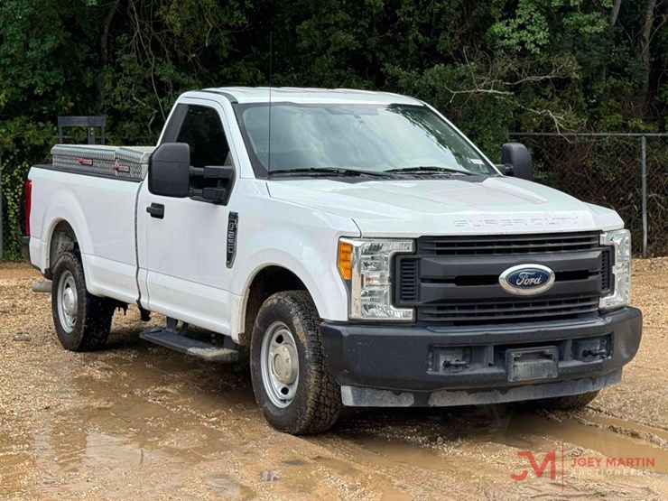 2017-ford-f250-xl-image-1