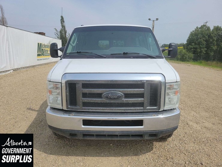 2013-ford-cargo-image-5
