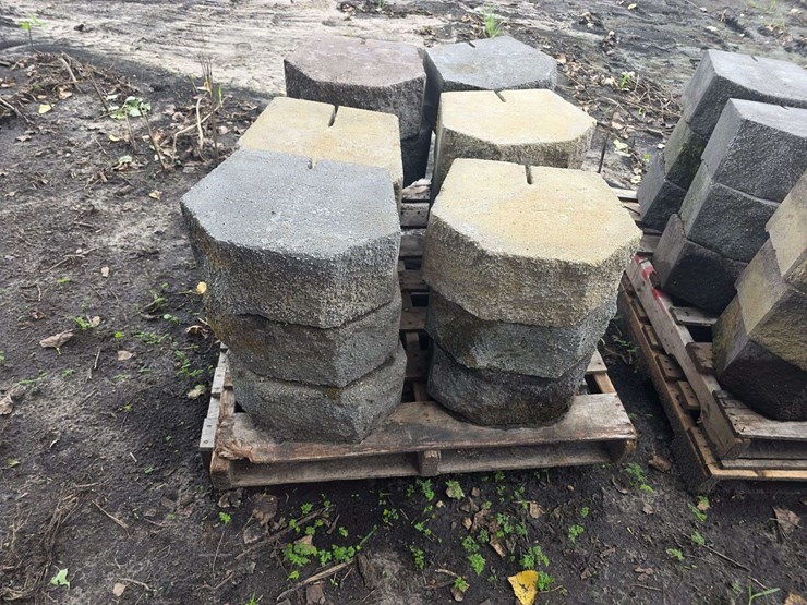 approx-81-landscaping-blocks-image-3