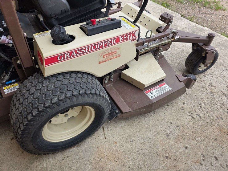 2015-grasshopper-327k-mid-mount-zero-turn-lawn-mower,-rear-discharge,-383-hours,-duramax-61-professi-image-11