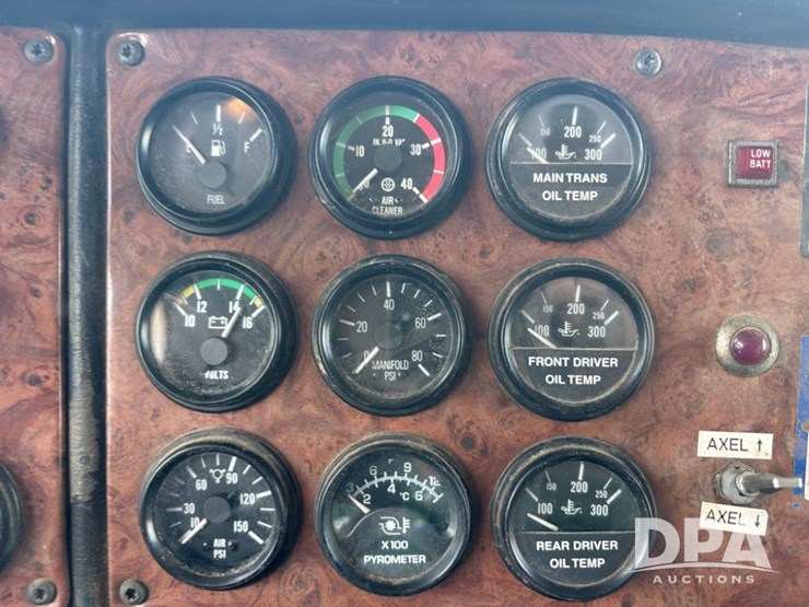 2005-peterbilt-385-image-74