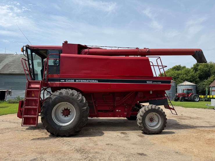 1990-case-ih-1680-image-2