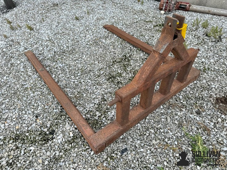 shop--built-3-pt-bale-carrier-image-7