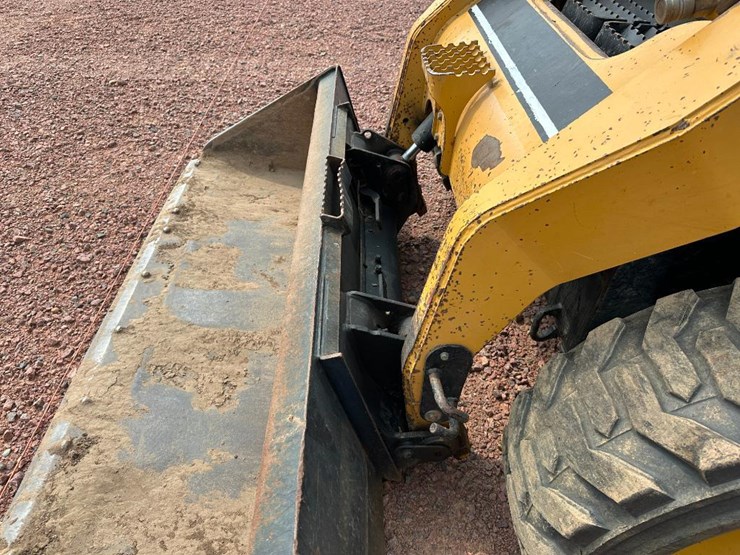 caterpillar-252b-image-12