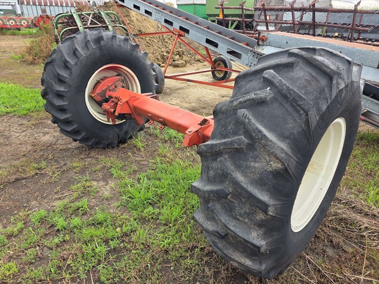 axle-with-(2)-18.4-26-tires-on-8-bolt-rims,-buying-all-for-one-money-image-4