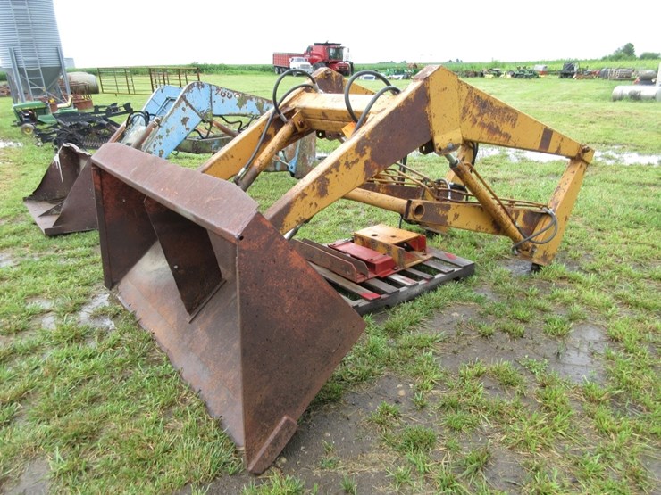 loader-with-ih-brackets-image-1
