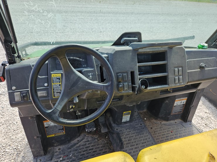 2019-john-deere-gator-image-7