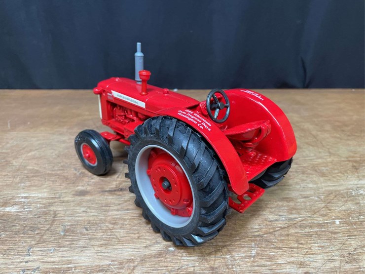 1/16-ih-650-1995-wisconsin-nib-ertl-image-5