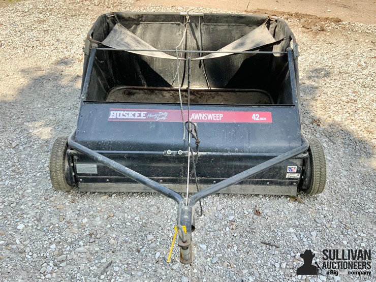 huskee-42”-lawn-sweep-image-2