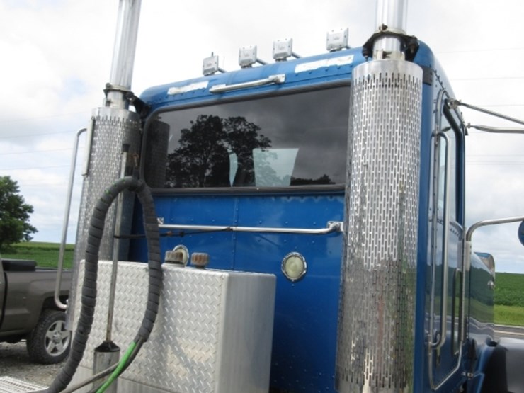 2007-peterbilt-378-image-11