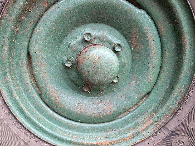 galvanized-flair-box-with-hoist-in-working-order,-on-running-gear,-wood-floor,-16”-tires-on-5-bolt-r-image-10