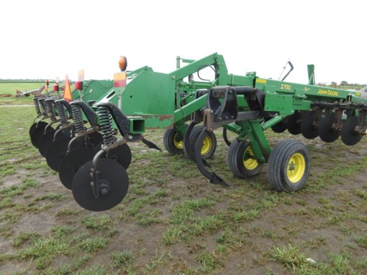 john-deere-2700-image-5