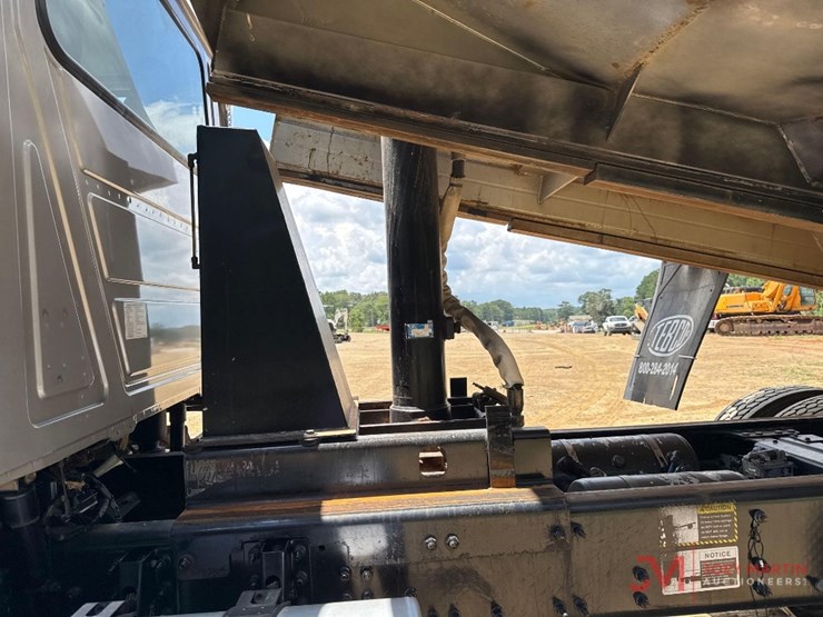 2021-mack-gr64f-granite-dump-truck-image-7