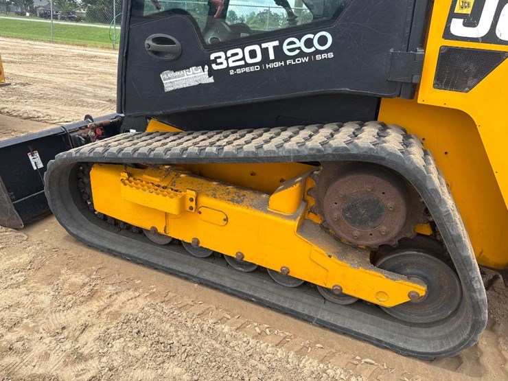 2015-jcb-320t-eco-image-9