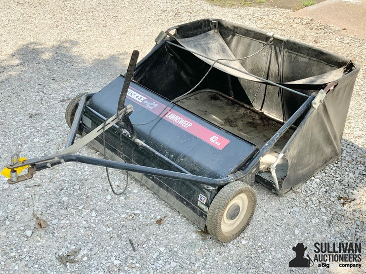 huskee-42”-lawn-sweep-image-1