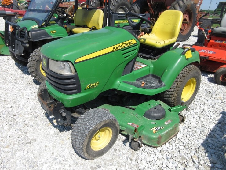 john-deere-x740-image-1