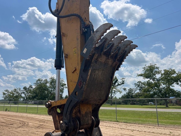 caterpillar-320fl-image-19