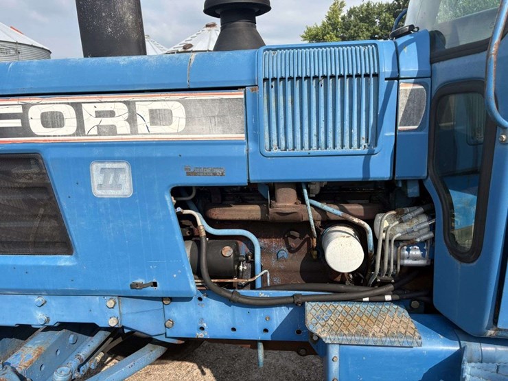 1988-ford-tw25-image-23