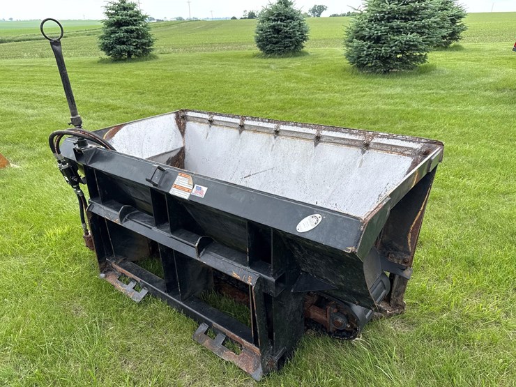 mesch-skidloader-sand-shooter-bucket-image-2