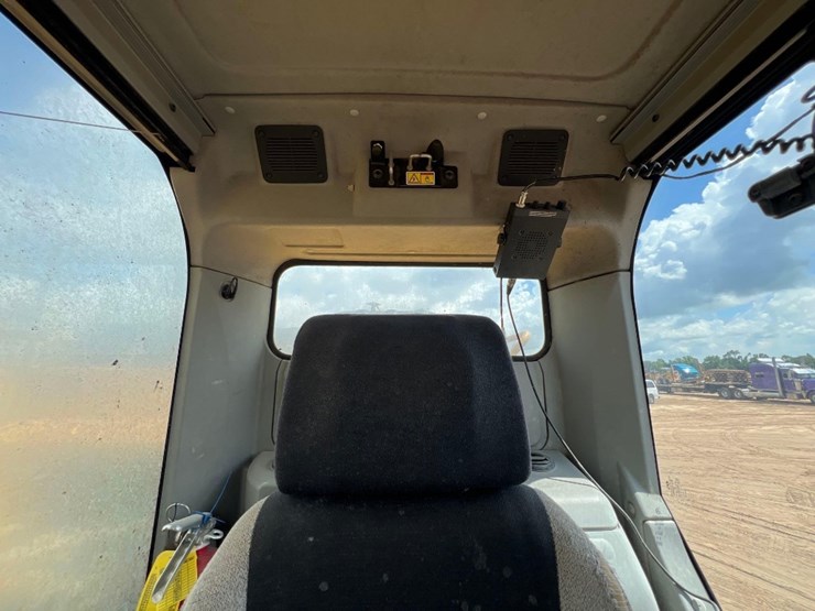 2015-caterpillar-336fl-image-45