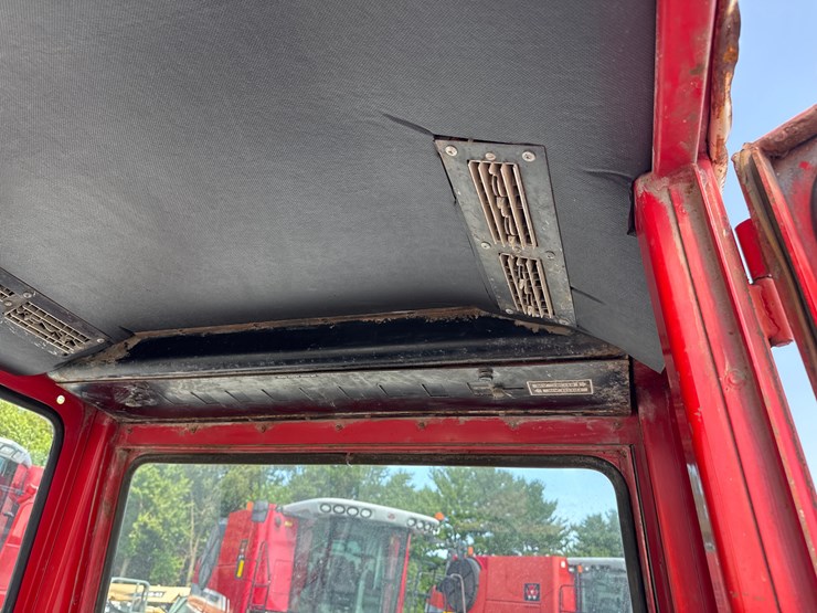 massey-ferguson-1085-image-21