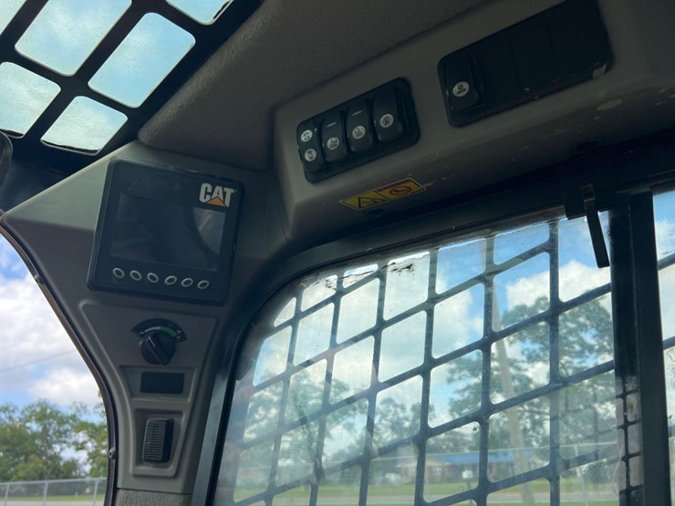 2015-caterpillar-289d-image-31