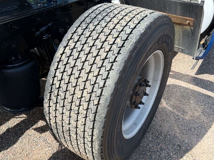 2020-ih-lt625-sleeper-semi,-435,369-miles-on-truck-(complete-overhaul-@-232,740-miles-with-paperwork-image-30