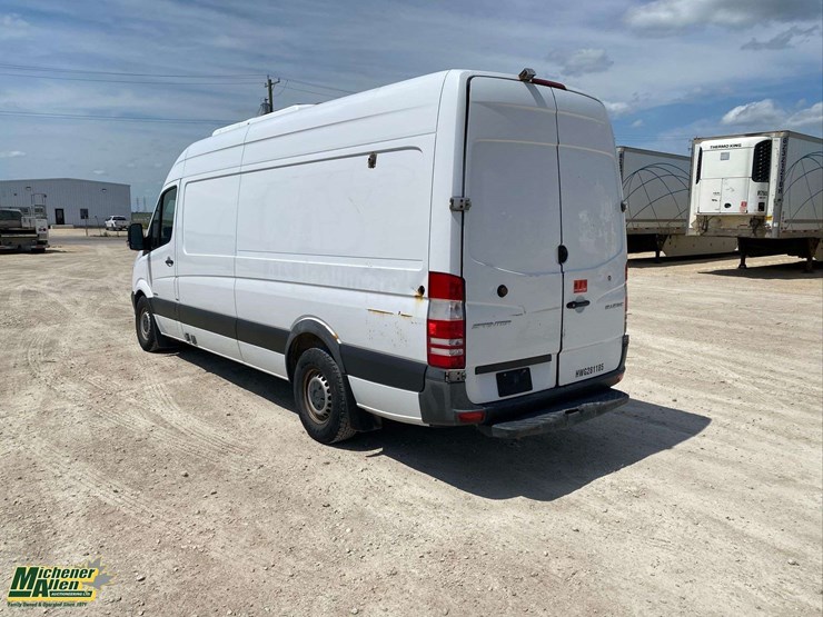 2016-mercedes-benz-sprinter-2500-image-3