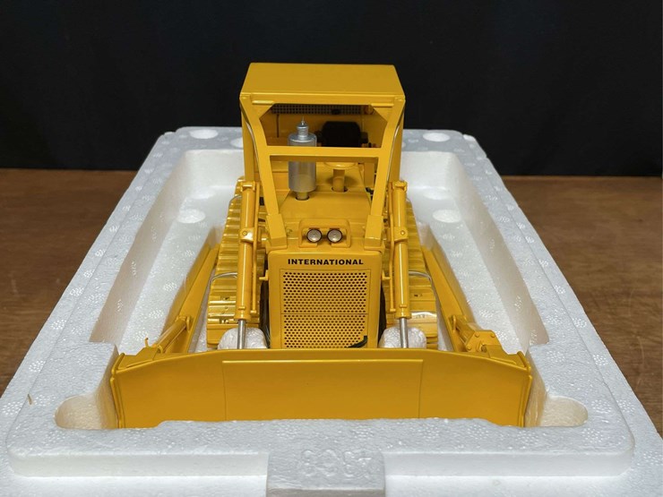 1/25-ih-td25-crawler-nib-1st-gear-image-4