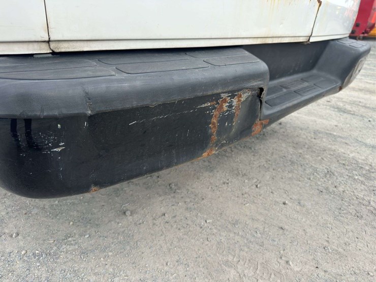 2010-chevrolet-express-2500-image-19