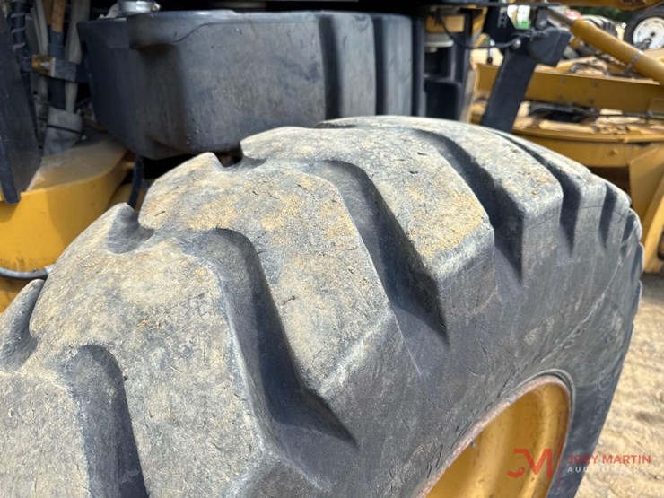 2011-caterpillar-140m2-image-13