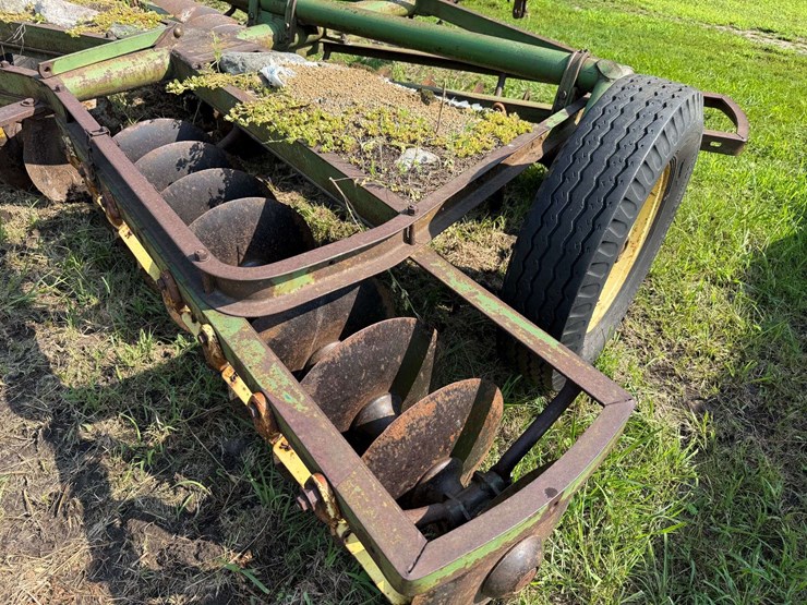 john-deere-10-image-13