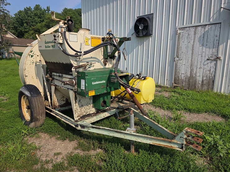automatic-silage-blower,-set-up-for-high-moisture-corn,-set-up-with-automatic-roller-mill-image-5