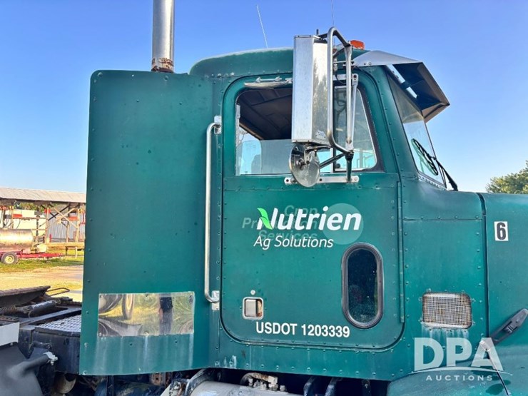 1993-peterbilt-377-image-41