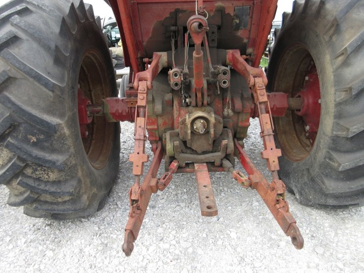ih-1566-tractor-image-5