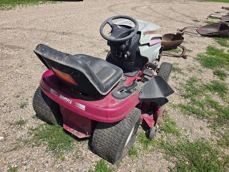 white-lt1850-hydrostatic-lawn-mower-for-parts,-18hp-briggs-and-stratton-engine,-untested,-selling-fo-image-4