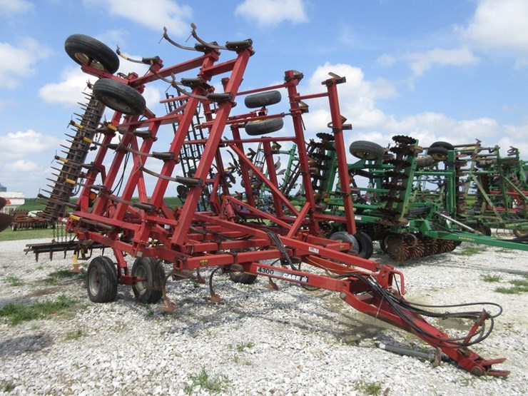 ih-4300-field-cultivator-image-7