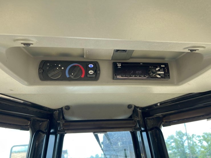 2015-caterpillar-d9t-image-36