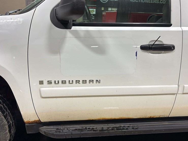 2007-chevrolet-suburban-image-29
