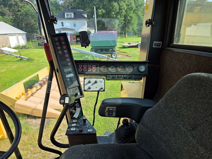 new-holland-tr87-image-41